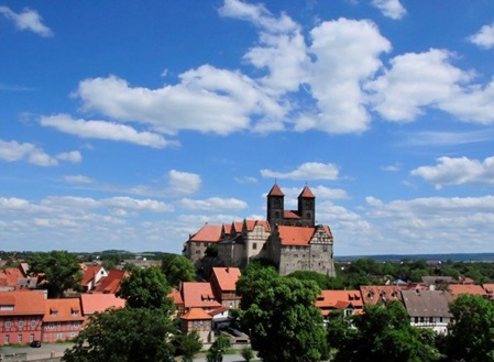 Die Stadt Quedlinburg liegt nördlich des Harzes